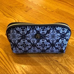 Adrienne Vittadini Makeup Bag